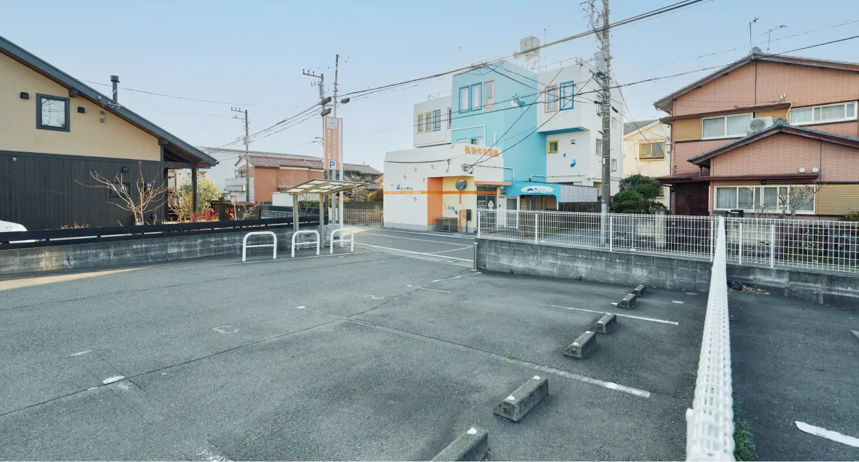 クリニックの駐車場の様子